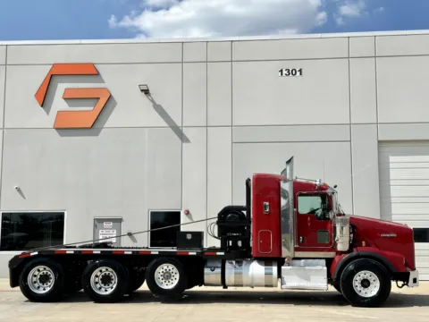 Another view of 2012 KENWORTH T800 for sale in Hutchins, TX at Forge Truck Centers - Texas
