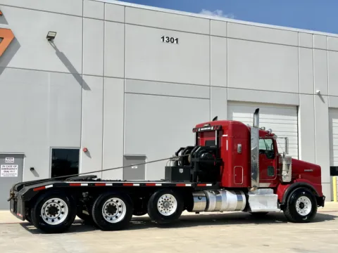 More photos of 2012 KENWORTH T800 at Forge Truck Centers - Texas, TX