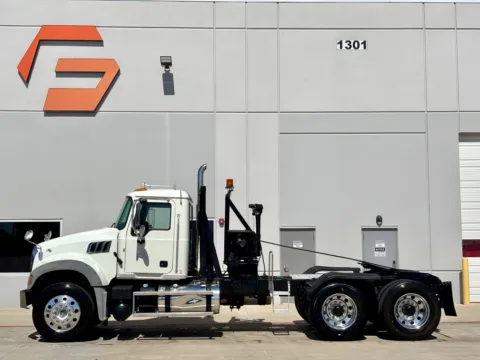 More photos of 2015 MACK GU713 at Forge Truck Centers - Texas, TX
