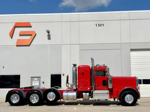 Another view of 2018 PETERBILT 389 for sale in Hutchins, TX at Forge Truck Centers - Texas
