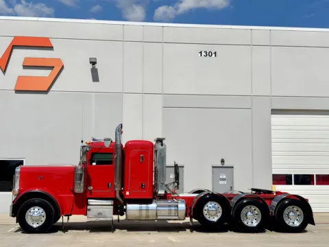 More photos of 2018 PETERBILT 389 at Forge Truck Centers - Texas, TX