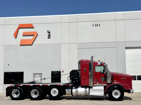 Another view of 2012 KENWORTH T800 for sale in Hutchins, TX at Forge Truck Centers - Texas