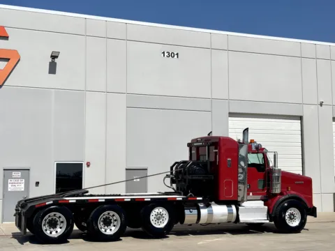 More photos of 2012 KENWORTH T800 at Forge Truck Centers - Texas, TX