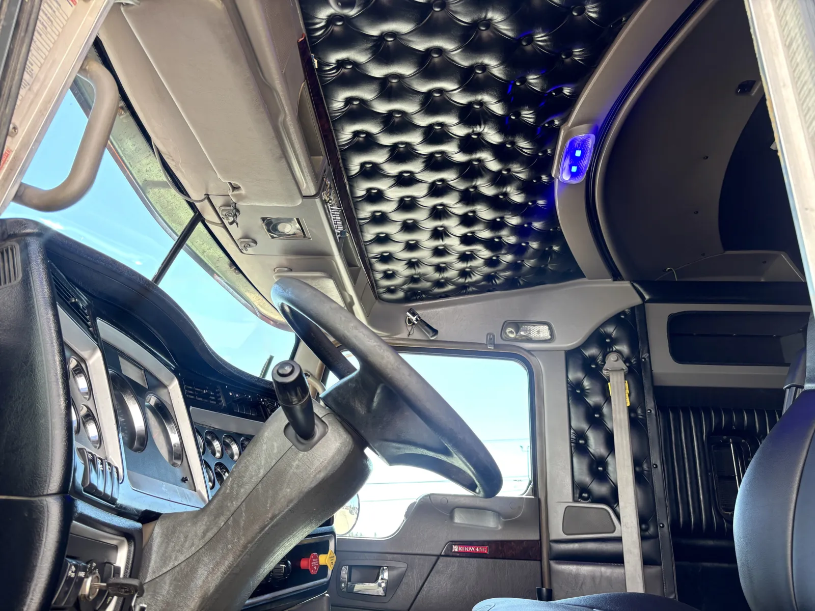 2012 Kenworth T800 - image 14