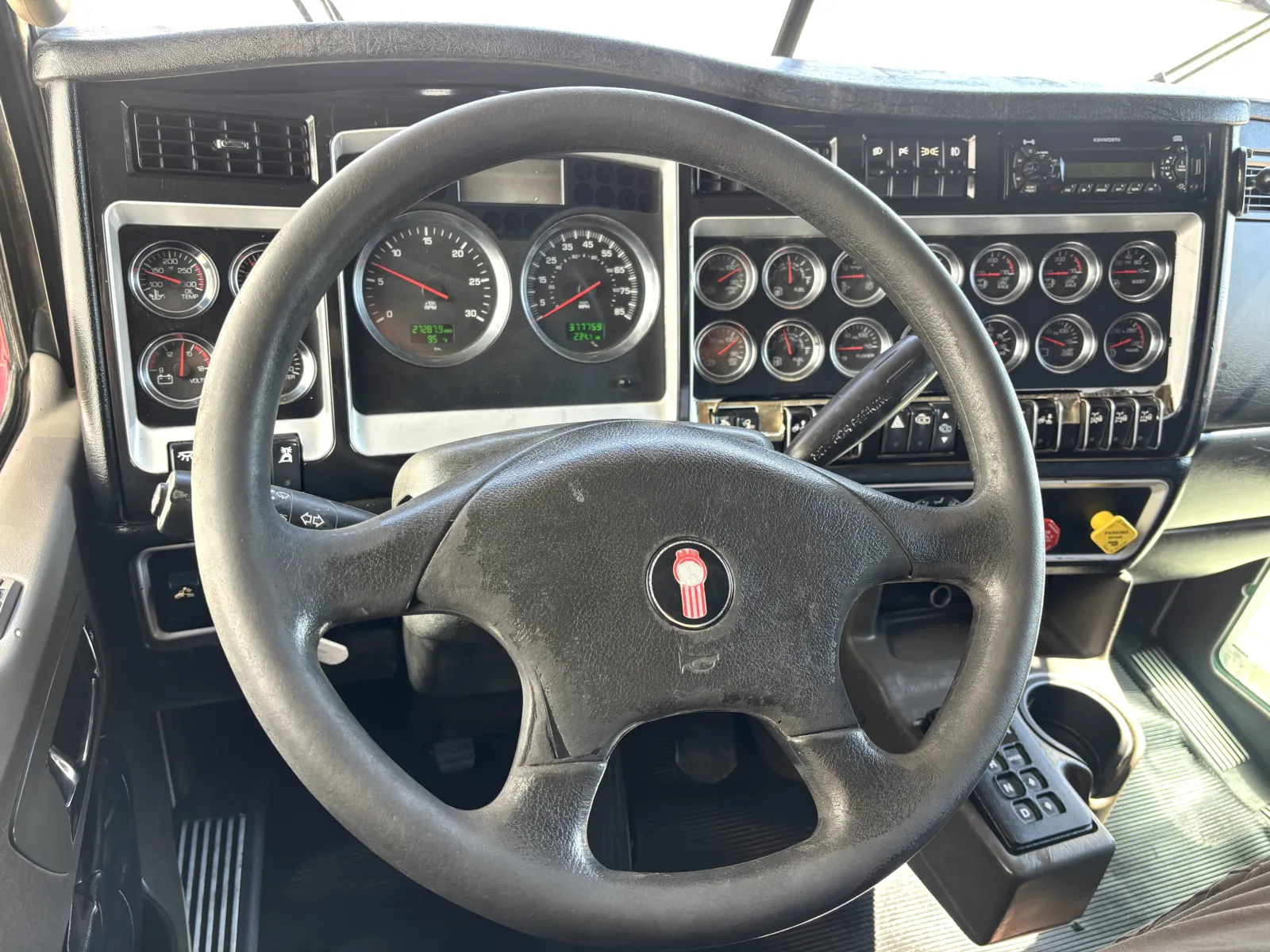 2012 Kenworth T800 - image 16