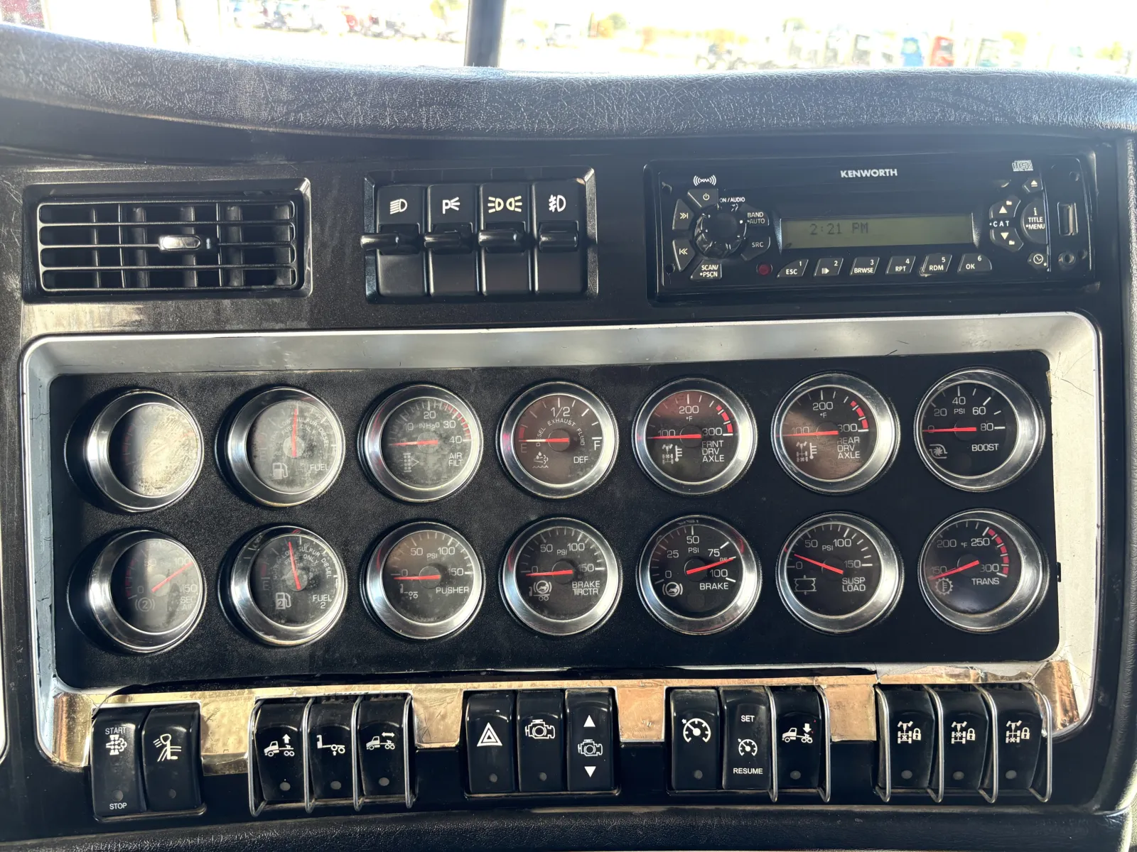 2012 Kenworth T800 - image 18