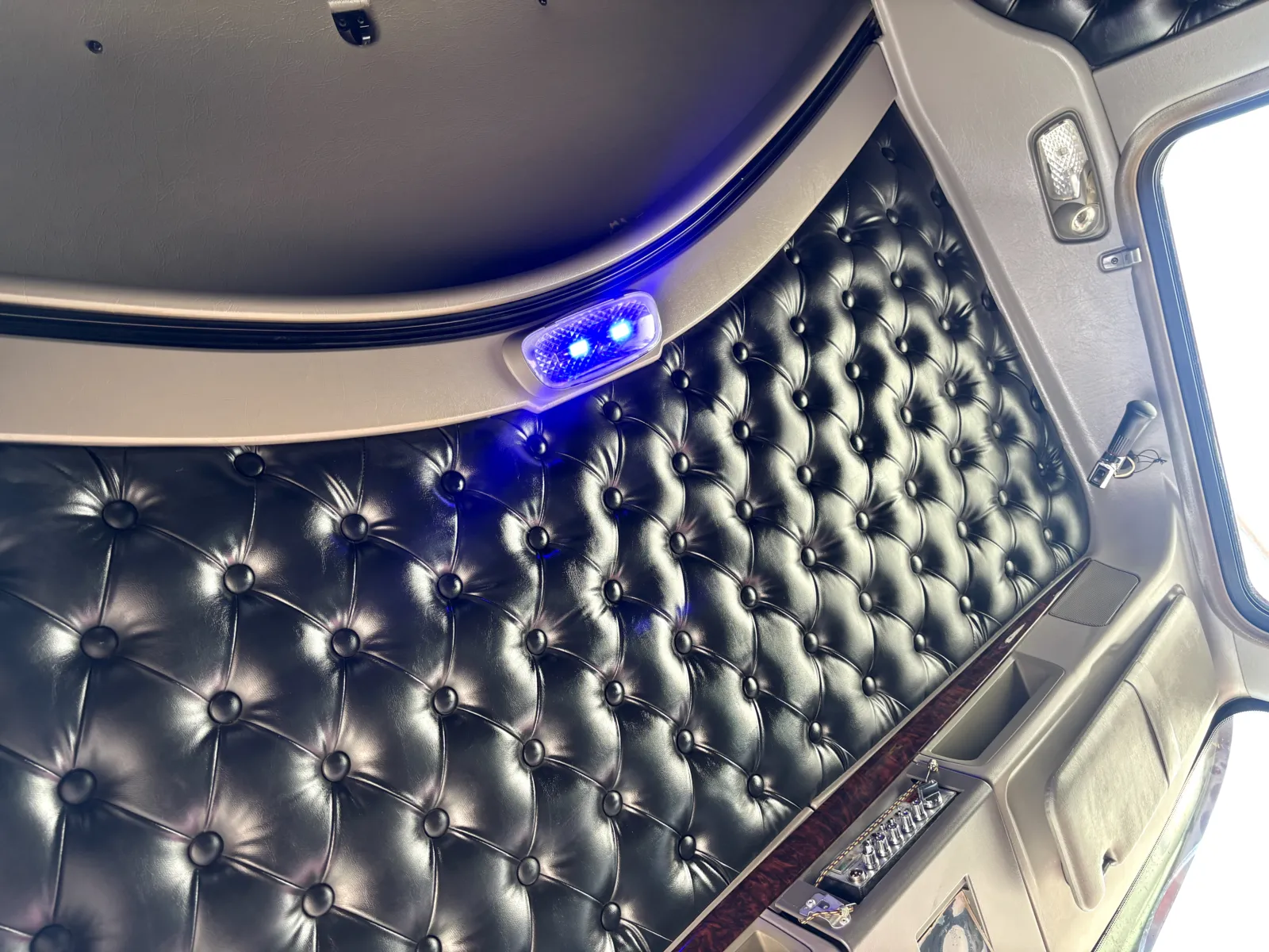 2012 Kenworth T800 - image 21