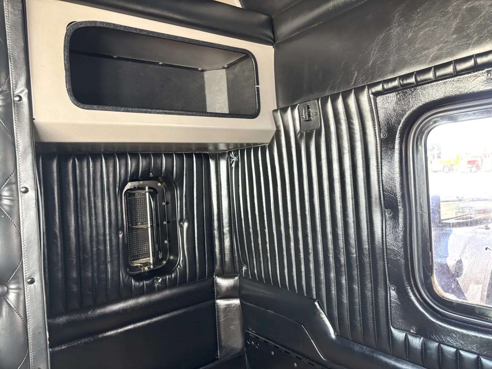 2012 Kenworth T800 - image 22