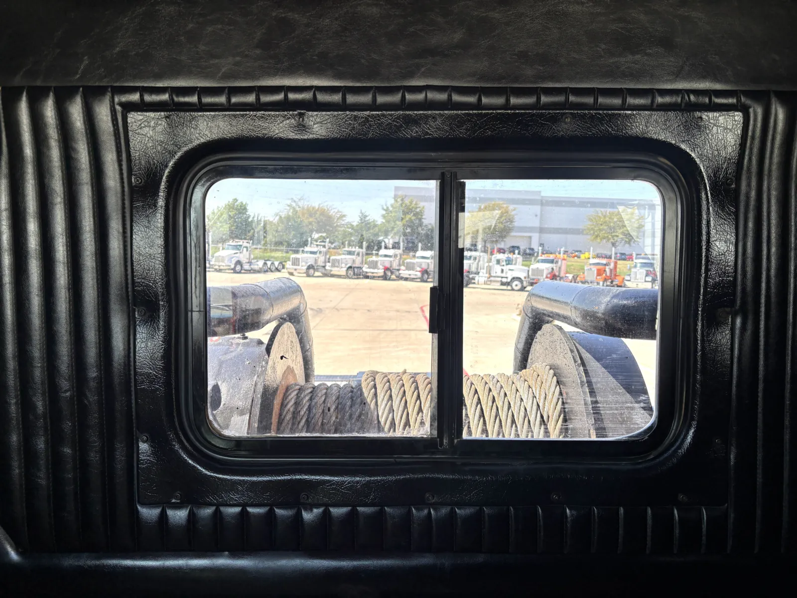 2012 Kenworth T800 - image 23