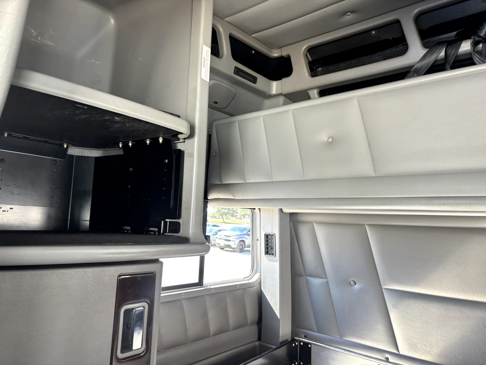 2024 Peterbilt 389 - image 21