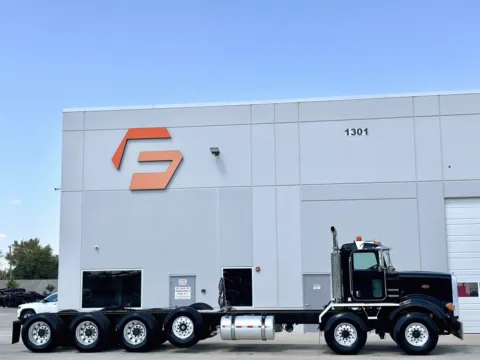 Another view of 2007 PETERBILT 357 for sale in Hutchins, TX at Forge Truck Centers - Texas