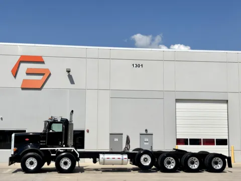 More photos of 2007 PETERBILT 357 at Forge Truck Centers - Texas, TX