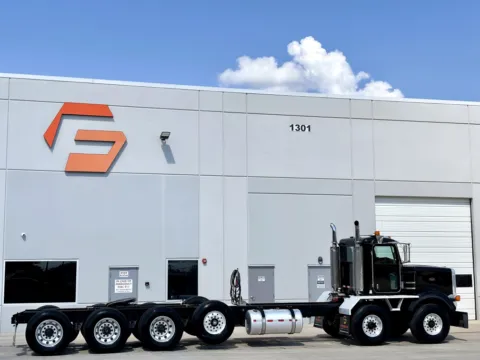 More photos of 2007 PETERBILT 357 at Forge Truck Centers - Texas, TX