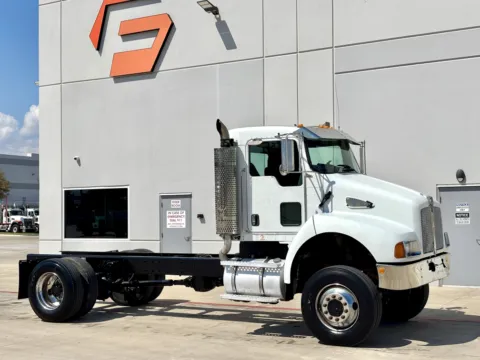2005 KENWORTH T300 for sale in Hutchins, TX