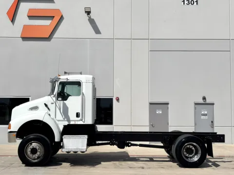 More photos of 2005 KENWORTH T300 at Forge Truck Centers - Texas, TX