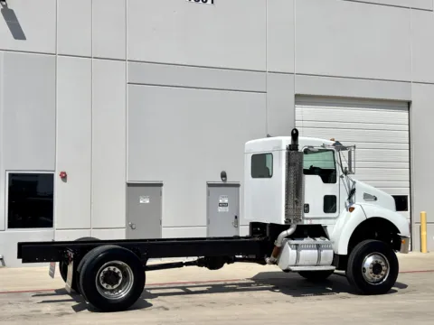 More photos of 2005 KENWORTH T300 at Forge Truck Centers - Texas, TX