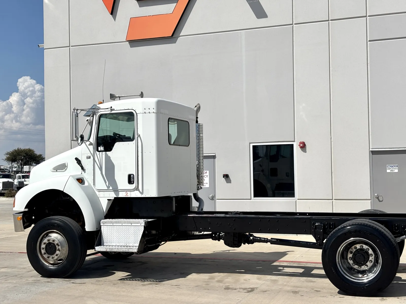 2005 Kenworth - image 8