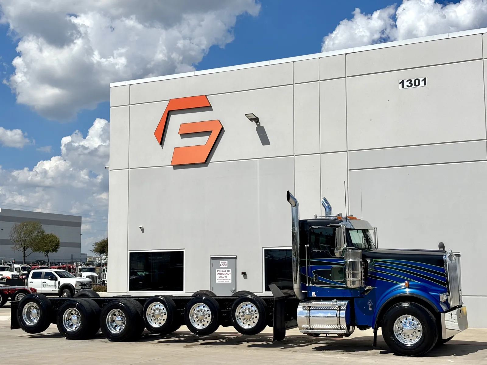 2015 KENWORTH W900 for sale in Hutchins, TX