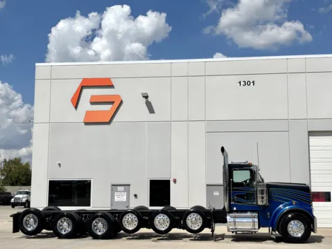 Another view of 2015 KENWORTH W900 for sale in Hutchins, TX at Forge Truck Centers - Texas