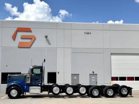 More photos of 2015 KENWORTH W900 at Forge Truck Centers - Texas, TX