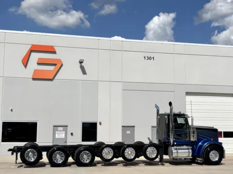 More photos of 2015 KENWORTH W900 at Forge Truck Centers - Texas, TX