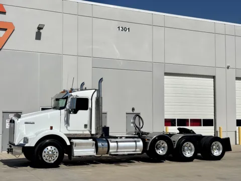 Photos of 2011 KENWORTH T800 for sale in Hutchins, TX at Forge Truck Centers - Texas