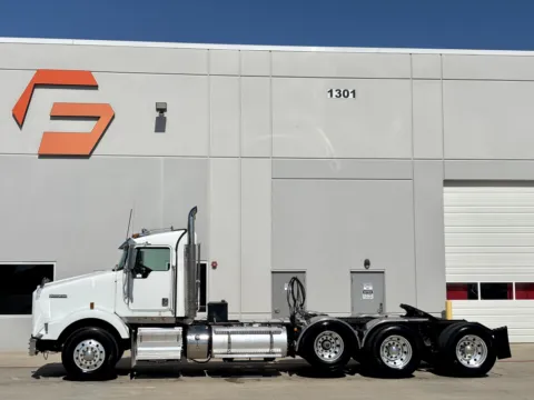 More photos of 2011 KENWORTH T800 at Forge Truck Centers - Texas, TX