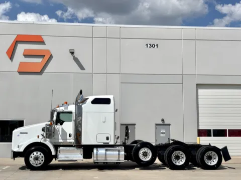 More photos of 2013 KENWORTH T800 at Forge Truck Centers - Texas, TX