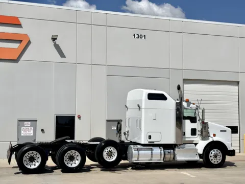 More photos of 2013 KENWORTH T800 at Forge Truck Centers - Texas, TX