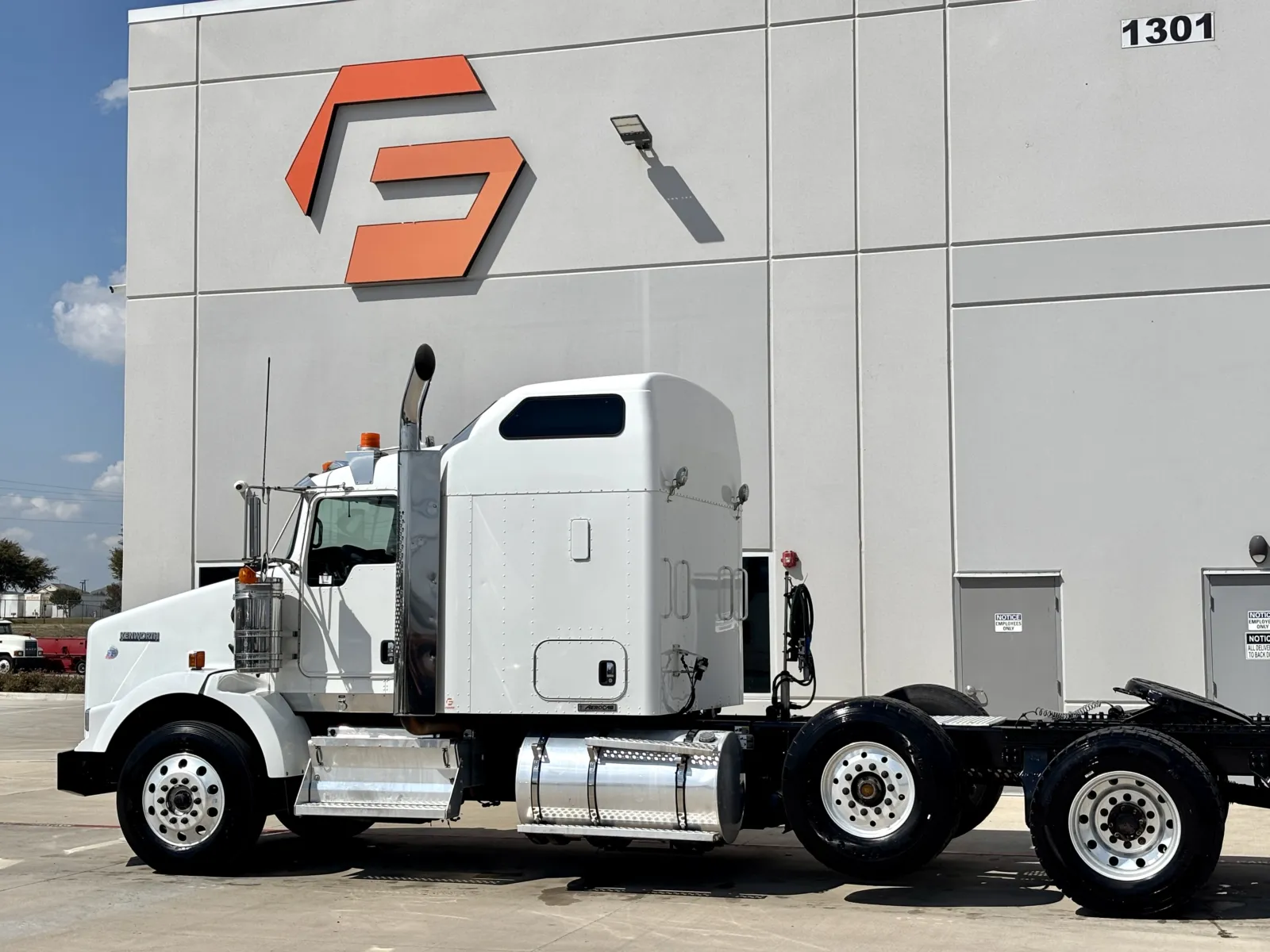 2013 Kenworth T800 - image 8