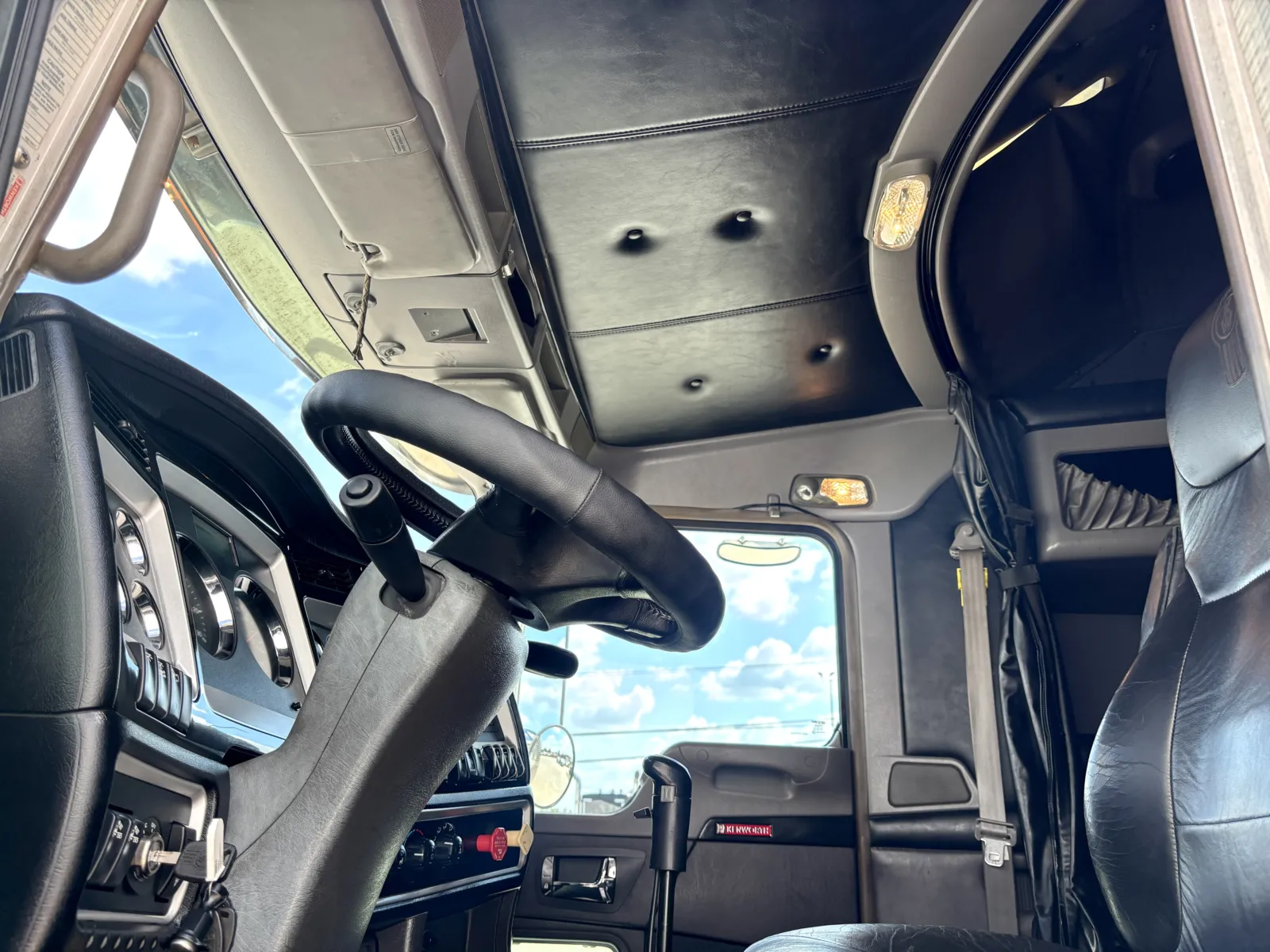 2013 Kenworth T800 - image 14