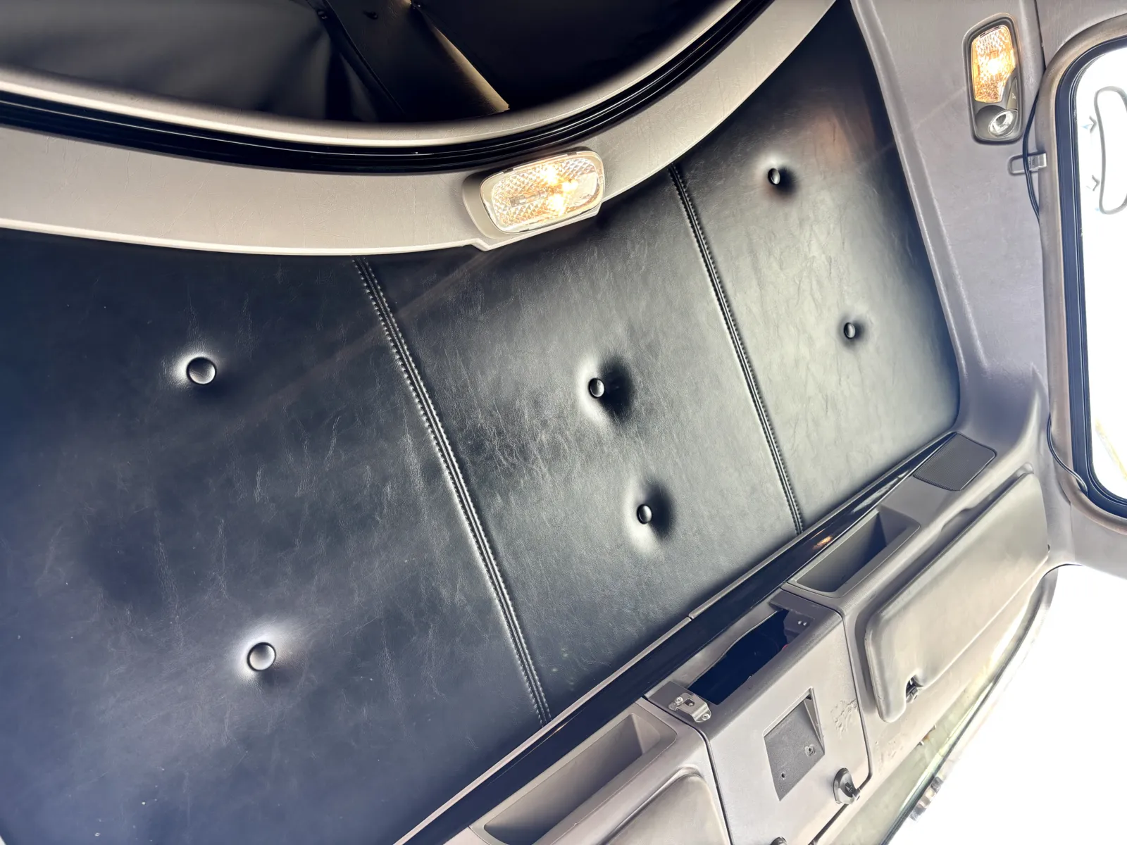 2013 Kenworth T800 - image 21