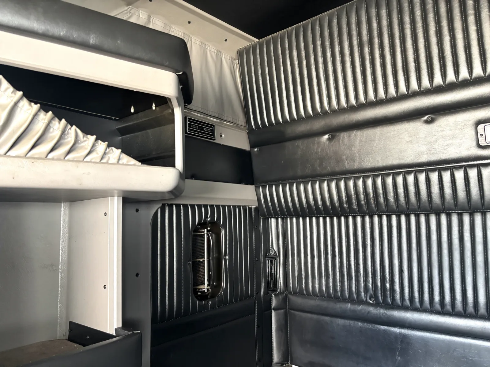 2013 Kenworth T800 - image 22