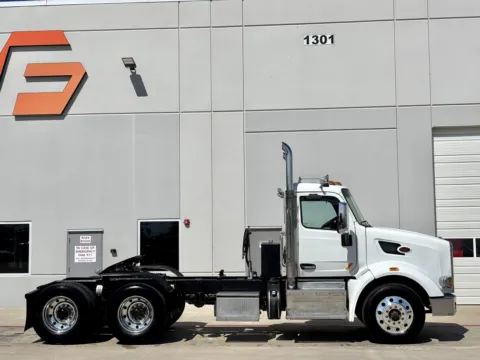 Another view of 2014 PETERBILT 567 for sale in Hutchins, TX at Forge Truck Centers - Texas