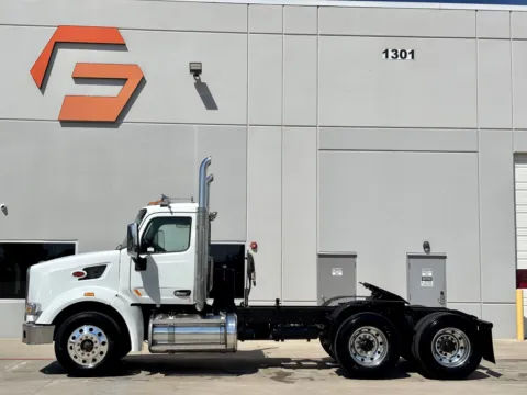More photos of 2014 PETERBILT 567 at Forge Truck Centers - Texas, TX