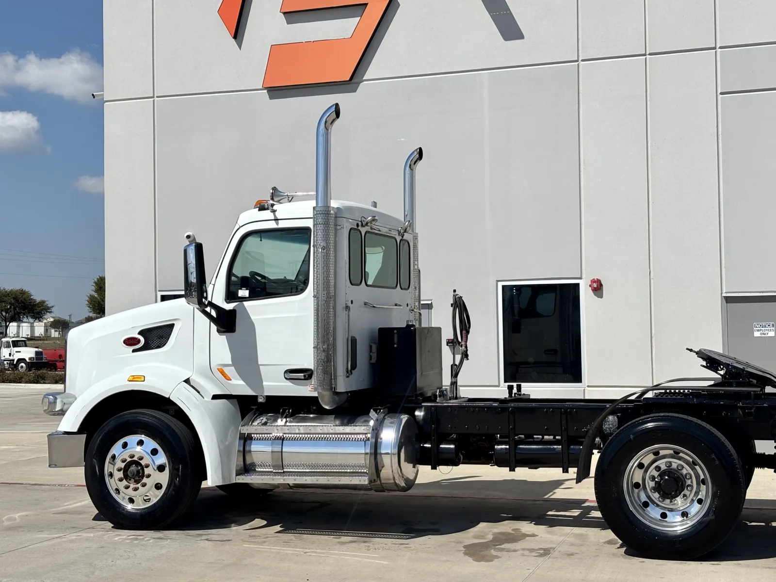 2014 Peterbilt 567 - image 8
