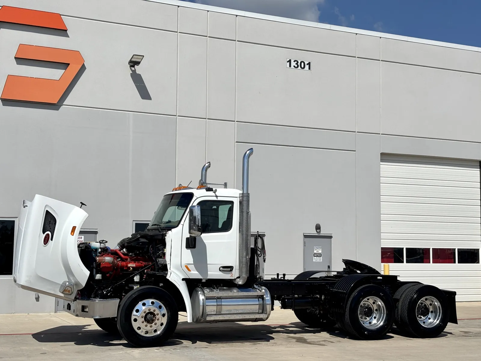 2014 Peterbilt 567 - image 10