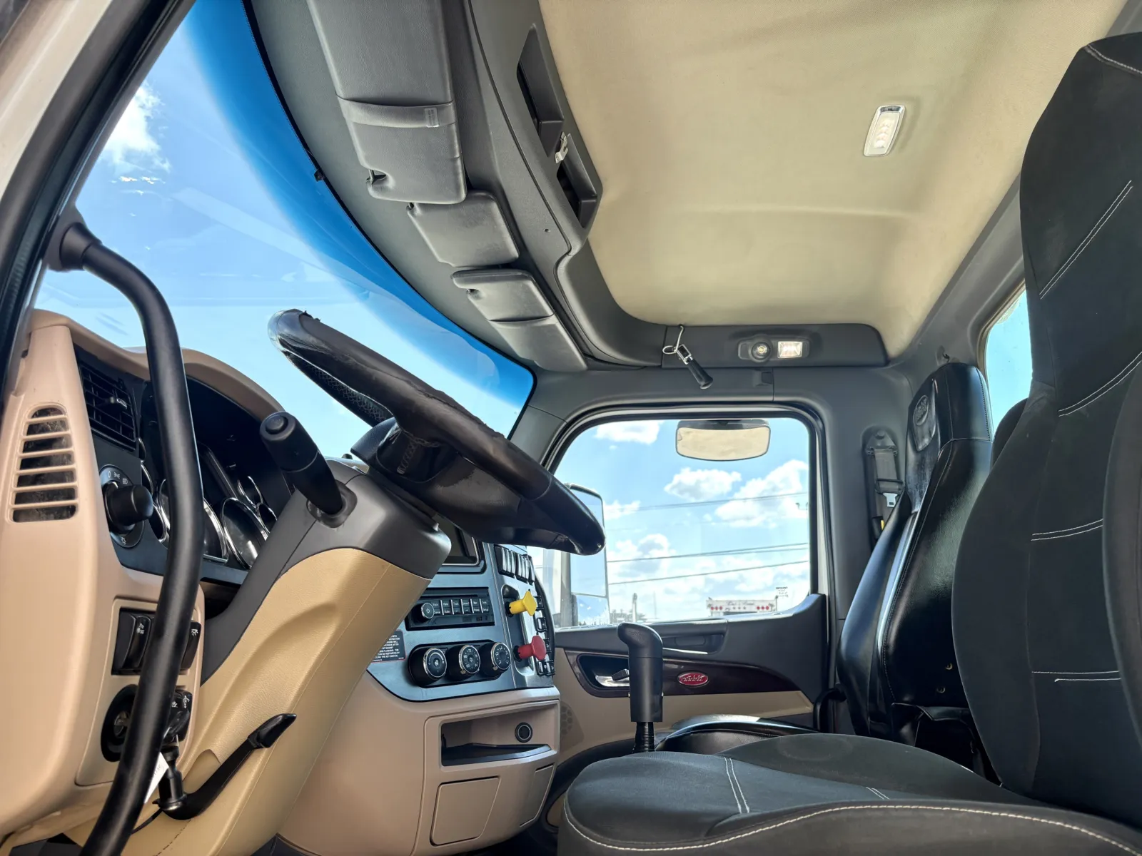 2014 Peterbilt 567 - image 13