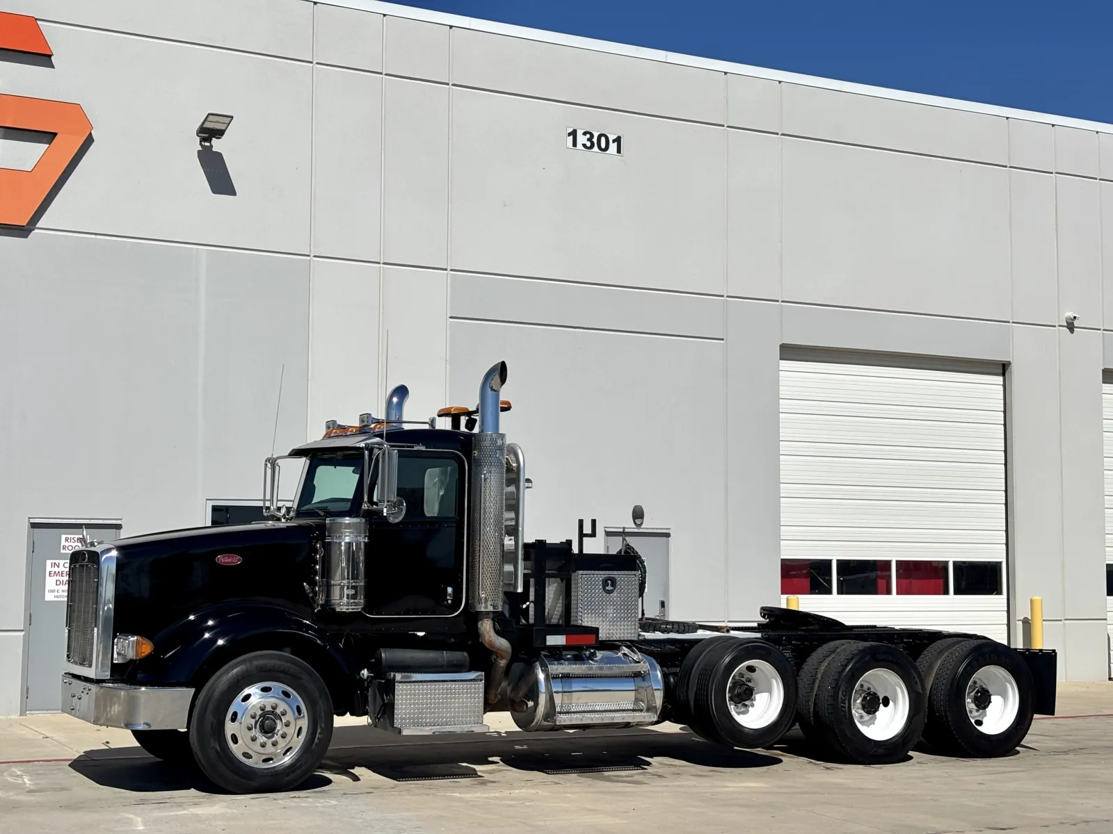 2010 Peterbilt - image 2