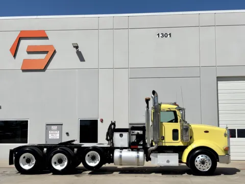 Another view of 2010 PETERBILT 367 for sale in Hutchins, TX at Forge Truck Centers - Texas