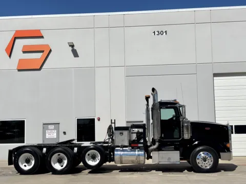 Another view of 2010 PETERBILT 367 for sale in Hutchins, TX at Forge Truck Centers - Texas