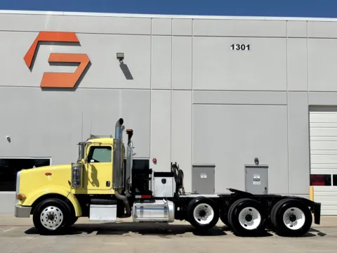 More photos of 2010 PETERBILT 367 at Forge Truck Centers - Texas, TX