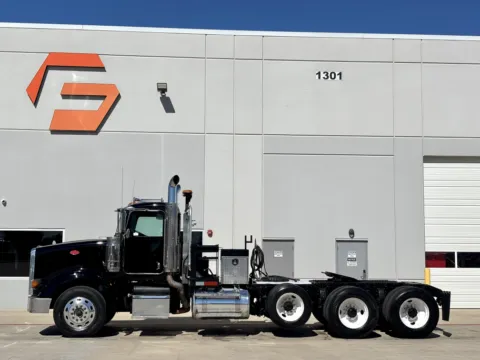 More photos of 2010 PETERBILT 367 at Forge Truck Centers - Texas, TX