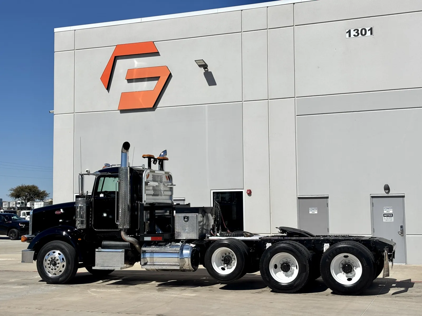 2010 Peterbilt - image 6