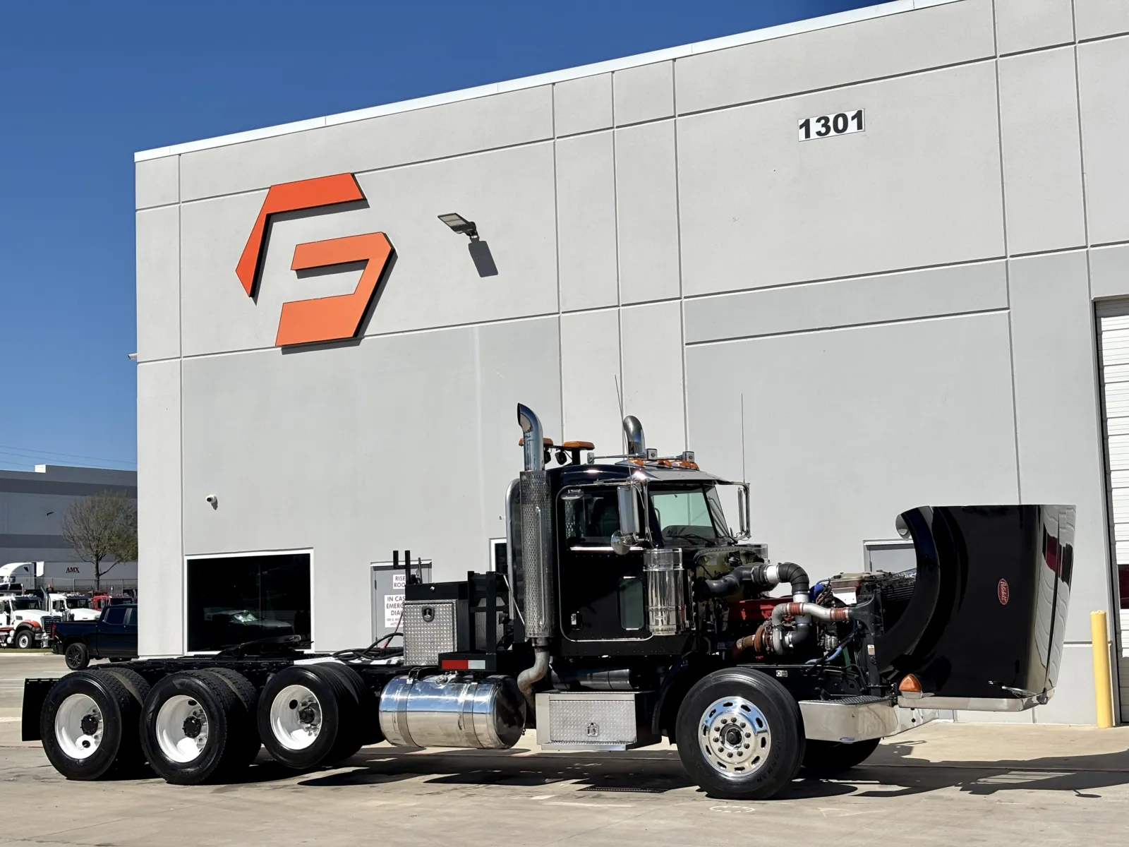 2010 Peterbilt - image 7