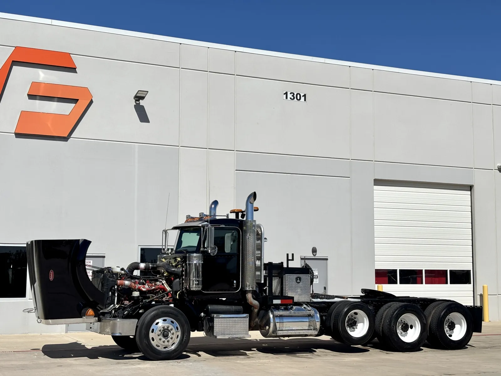 2010 Peterbilt - image 8