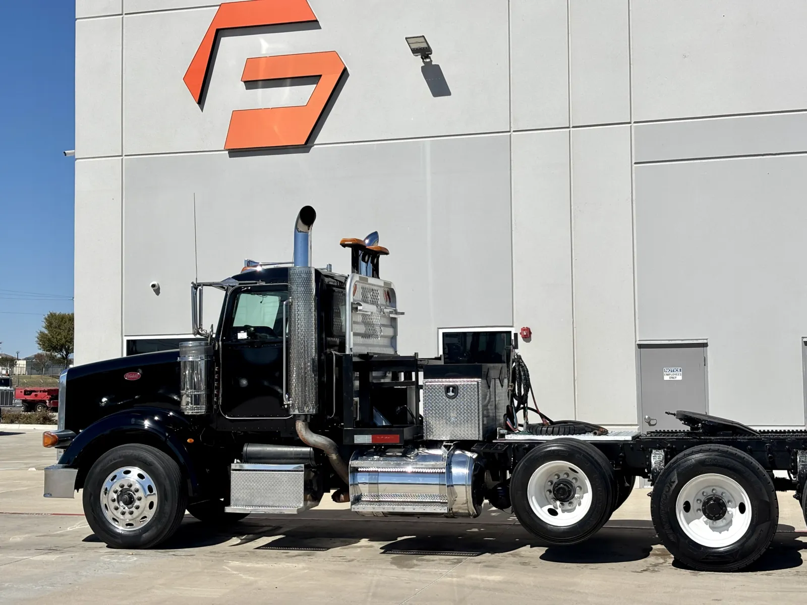2010 Peterbilt - image 10