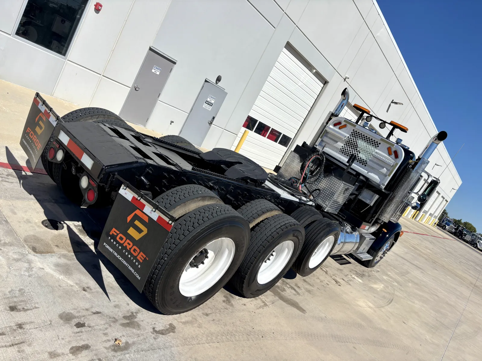 2010 Peterbilt - image 11