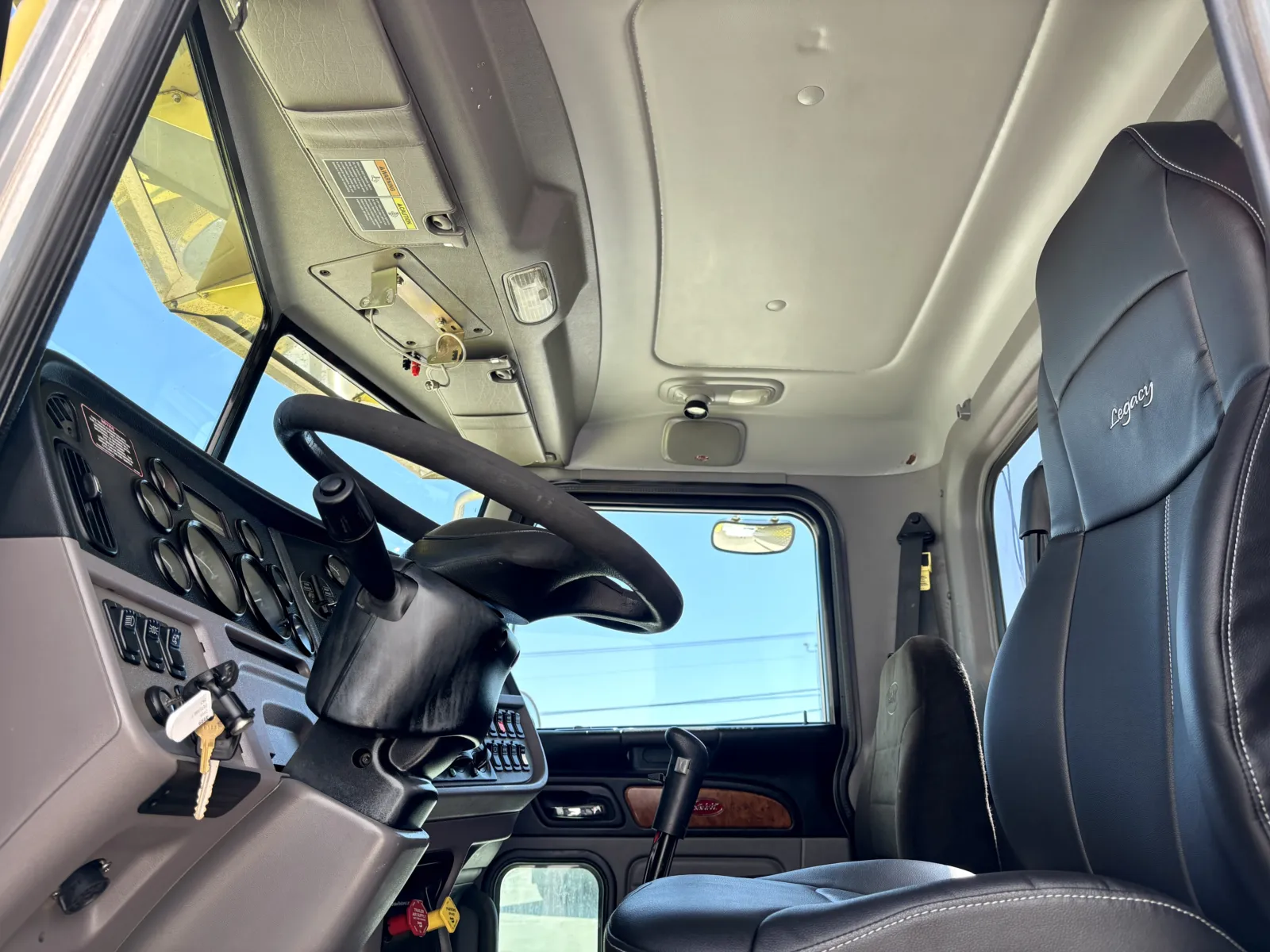 2010 Peterbilt - image 14