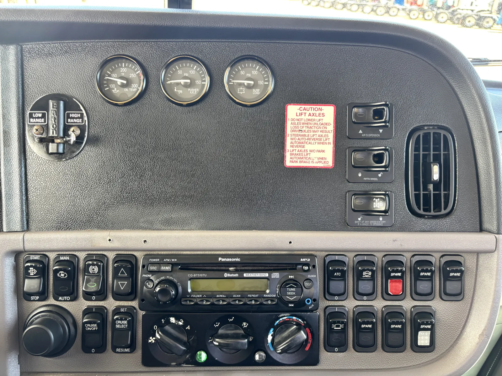 2010 Peterbilt - image 18